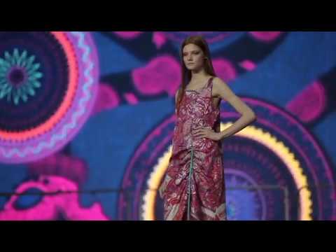 fashion show caratula